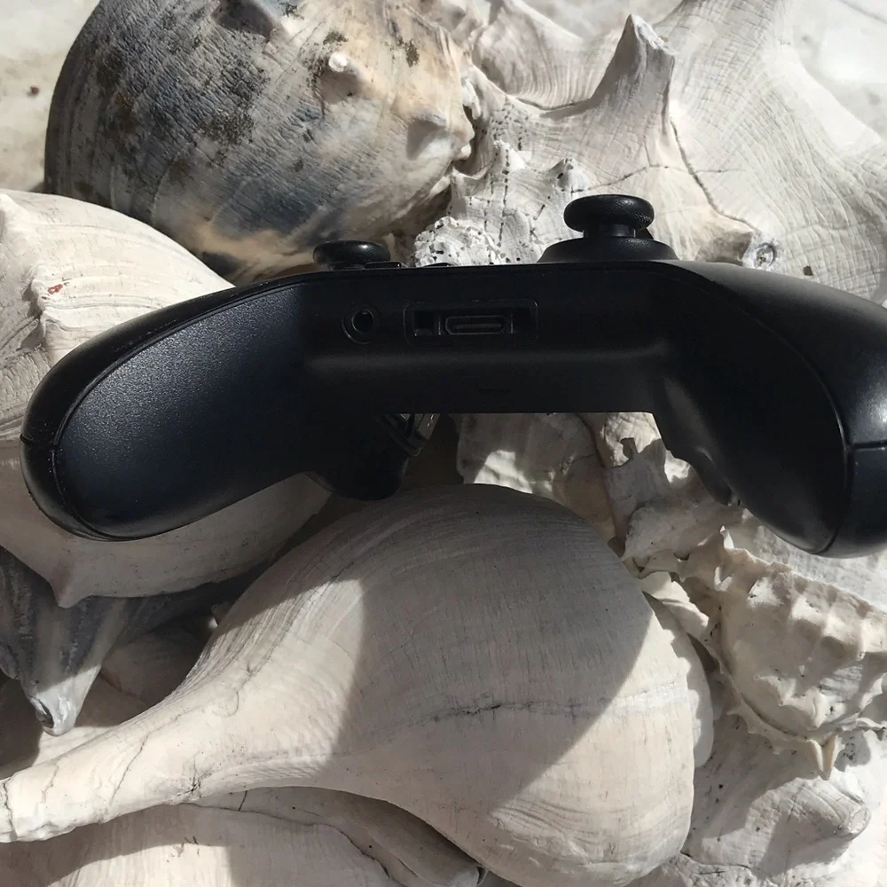 XBox One Black Wireless Gaming Controller without battery back